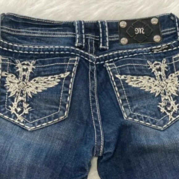 Miss Me Wing Cross Capri Jeans Stonewood Dark Wash Embellished White Top Stitch - Picture 3 of 7